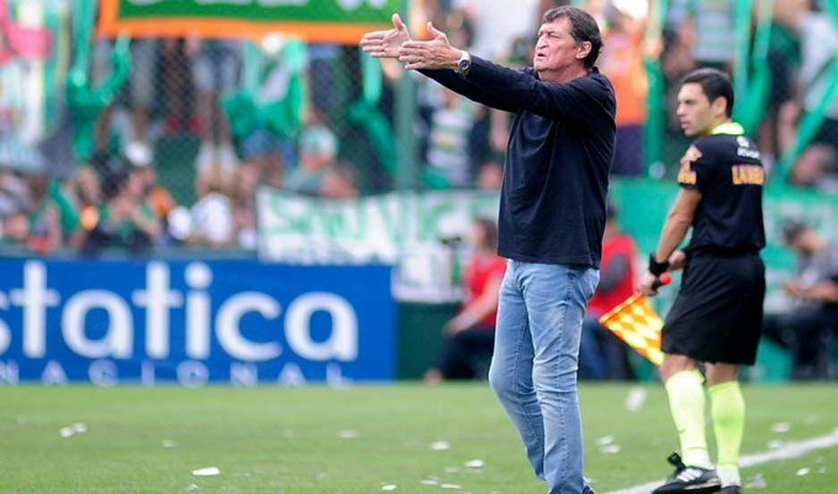 Talleres de Coacuterdoba supera a Banfield y alcanza la punta