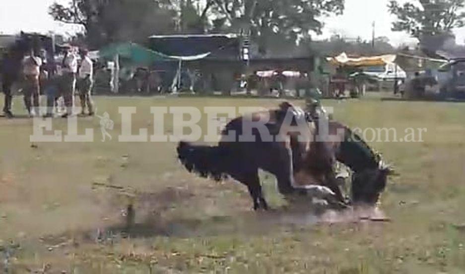 Jinete santiagueño herido tras ser arrastrado por un caballo