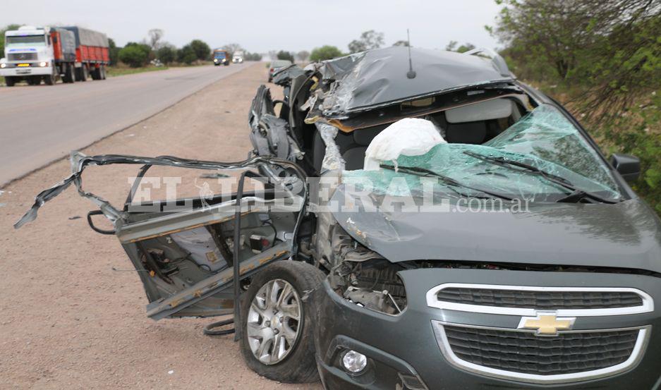 VIDEO  Familia cordobesa chocoacute contra un acoplado- una mujer murioacute y su esposo resultoacute herido