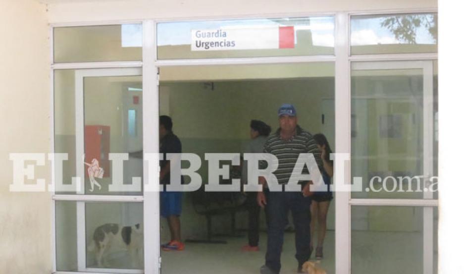 Policiacutea salvoacute a un nene de un antildeo que se ahogoacute con un trozo de manzana