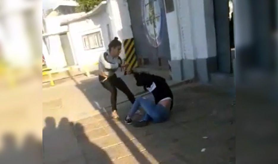 Viralizoacute su video iacutentimo y recibioacute una paliza de la novia del amante