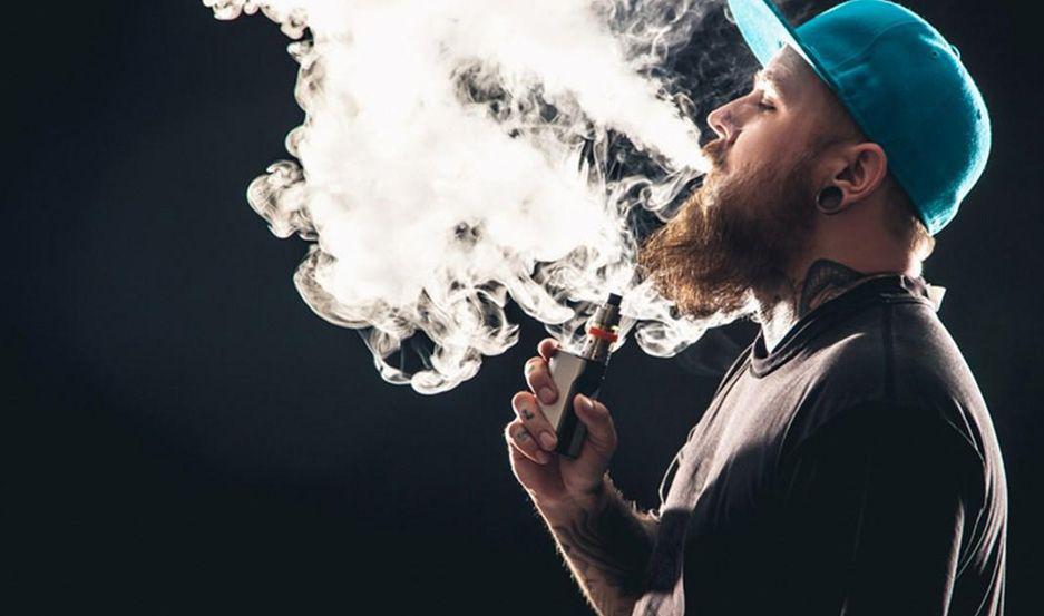 Un hombre se convirtioacute en la seacuteptima viacutectima fatal del cigarrillo electroacutenico