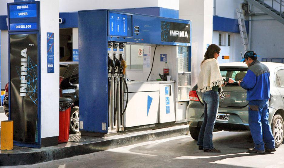 Se descongeloacute el precio del combustible y sube 4-en-porciento- desde hoy
