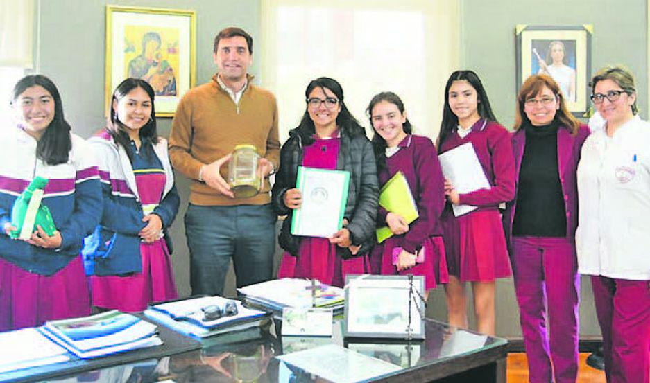 El Colegio Mariano Moreno presentoacute proyecto de yerba artesanal de chantildear