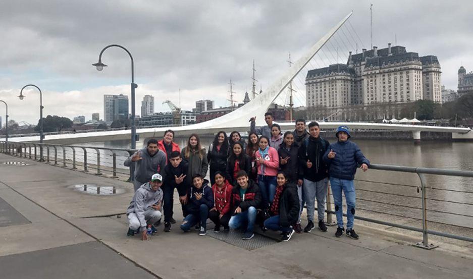 Alumnos de El Rodeo concretan un viaje sontildeado a Buenos Aires