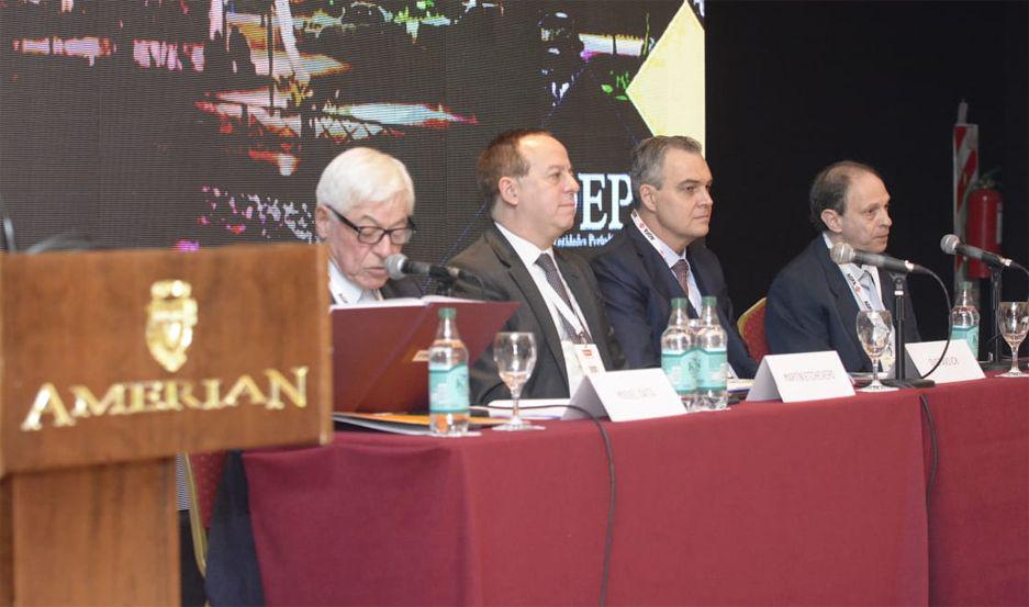 Directores de diarios de todo el paiacutes deliberan en el Amerian Carlos V