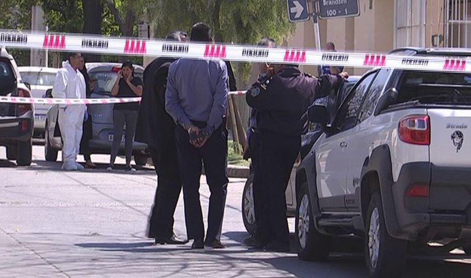 Una mujer recibioacute un disparo en el abdomen tras discutir con su expareja un funcionario policial