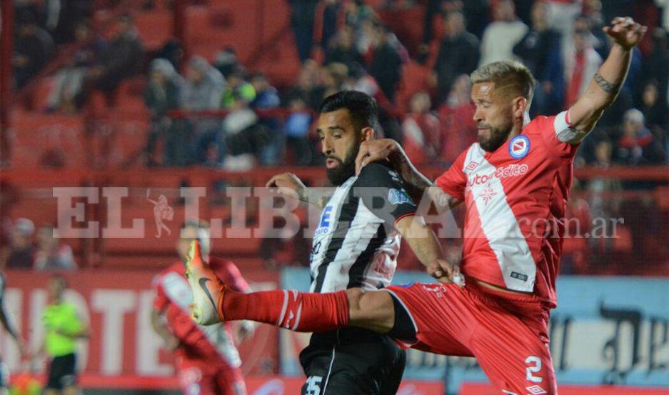 Argentinos Juniors goleoacute a Central Coacuterdoba en La Paternal
