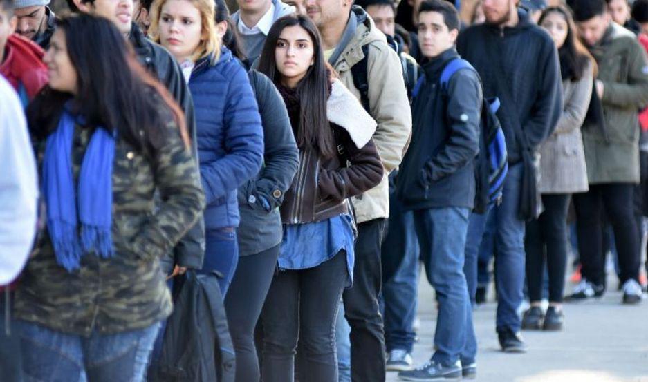 La desocupacioacuten subioacute a 106-en-porciento- y el 345-en-porciento- de los trabajadores son informales