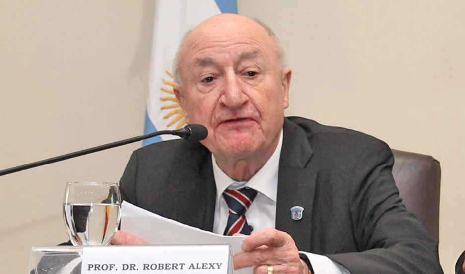 El doctor Robert Alexy resaltoacute la organizacioacuten del Workshop de Derecho