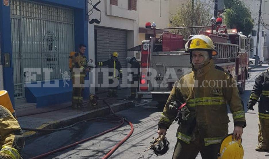 Incendio en un comercio generoacute paacutenico en pleno centro capitalino
