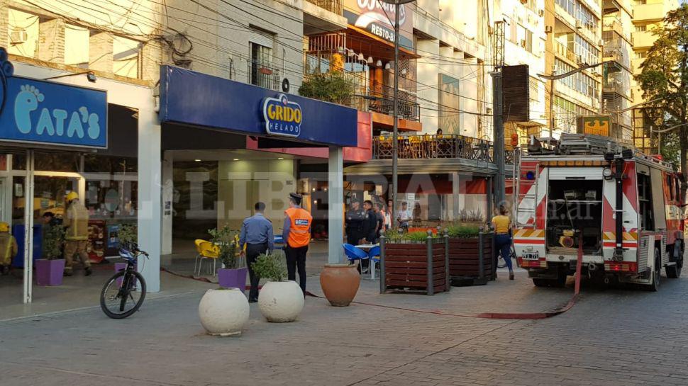Bomberos controlaron un principio de incendio en un quiosco ceacutentrico