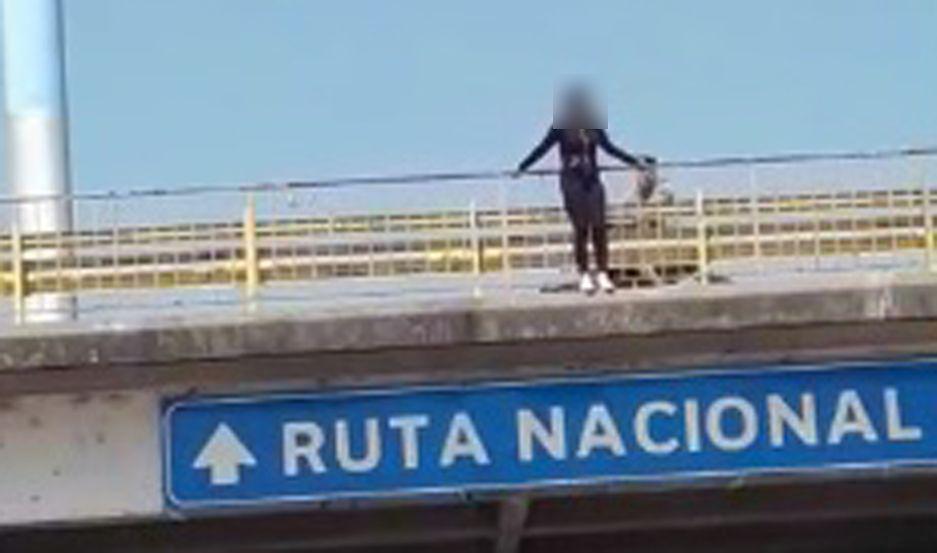 Adolescente viacutectima de bullying y amenazada por su tiacuteo intentoacute matarse