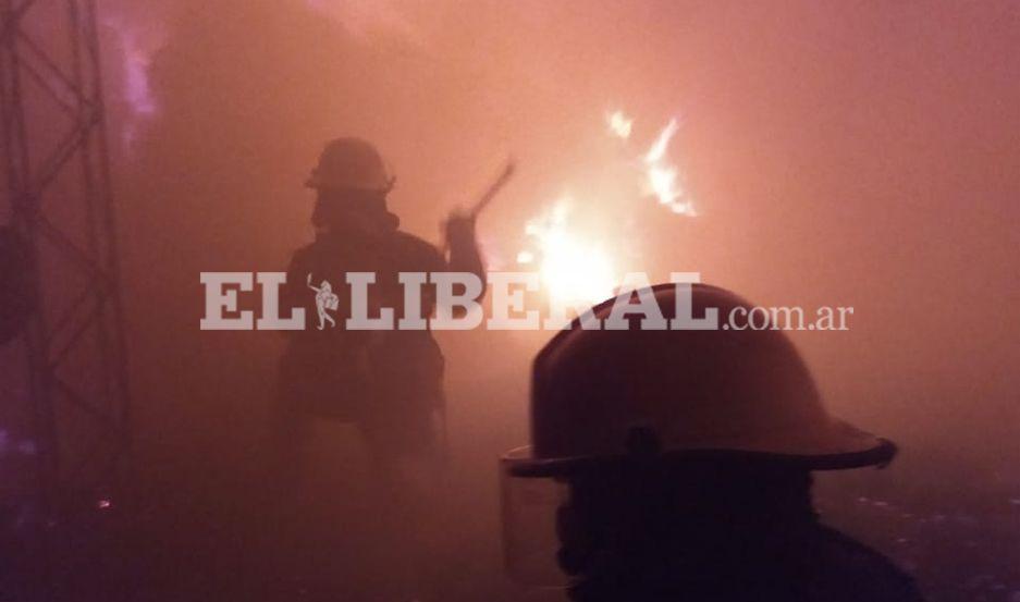 Los bomberos de Las Termas trabajaron muchas horas hasta que sofocaron el incendio