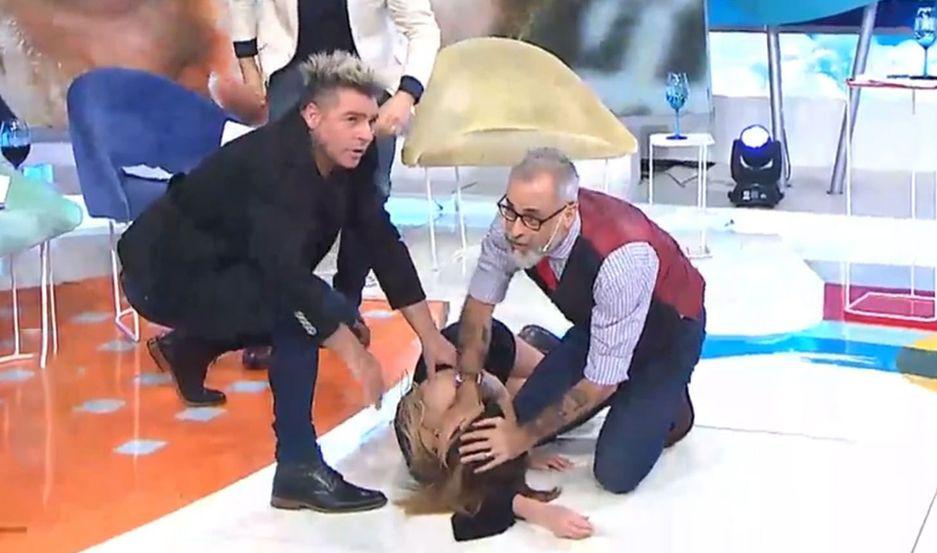 Daniela la cantante y exnovia de Javier Milei se desmayoacute mientras estaba en el programa de Rial