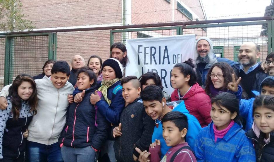 Todo listo para la 3ordf Edicioacuten de la Feria del Libro de Friacuteas