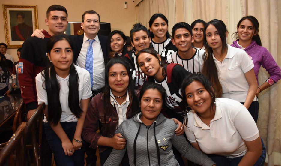 Alumnos del interior visitaron al Gobernador