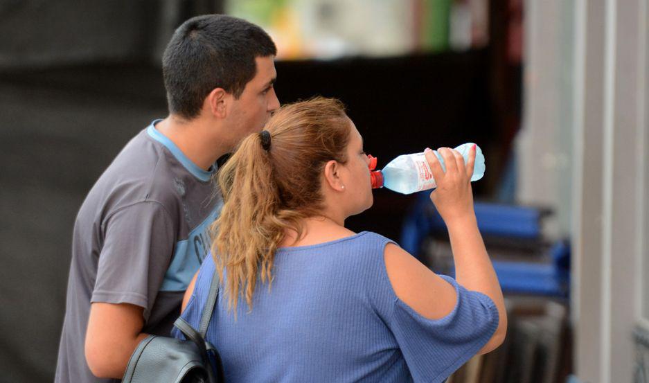 Coacutemo prevenir los golpes de calor