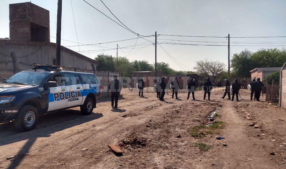 Allanan casas del barrio Mariano Moreno- cocaiacutena marihuana y detenidos