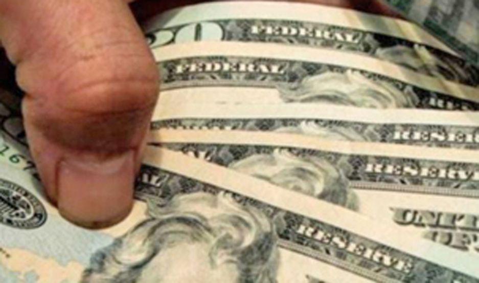 El Banco Central informoacute un listado de 800 personas que compraron maacutes de US10 mil