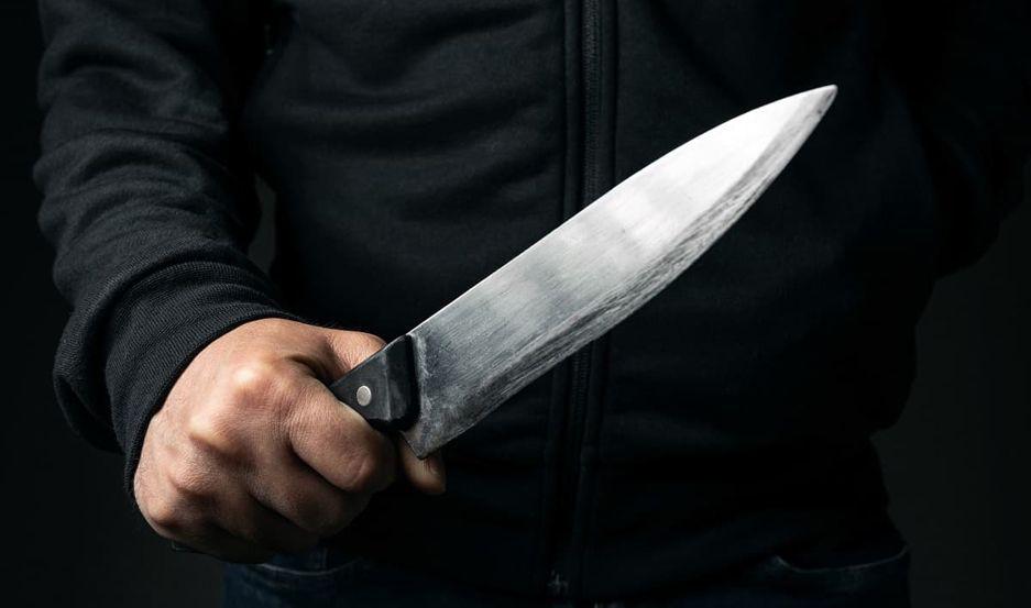 Un paraguayo degolloacute a su ex y los vecinos le hundieron el craacuteneo a golpes