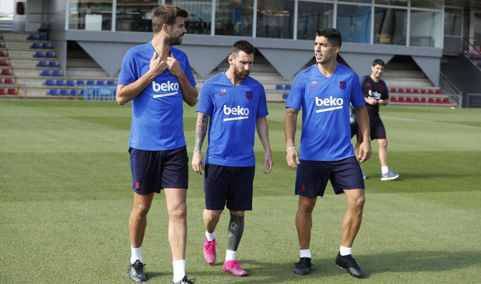 Messi entrenoacute a la par de sus compantildeeros en Barcelona
