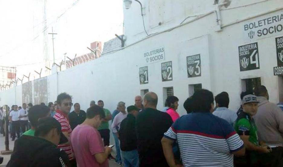 Continuacutea la venta de entradas para el partido entre Central Coacuterdoba y Godoy Cruz