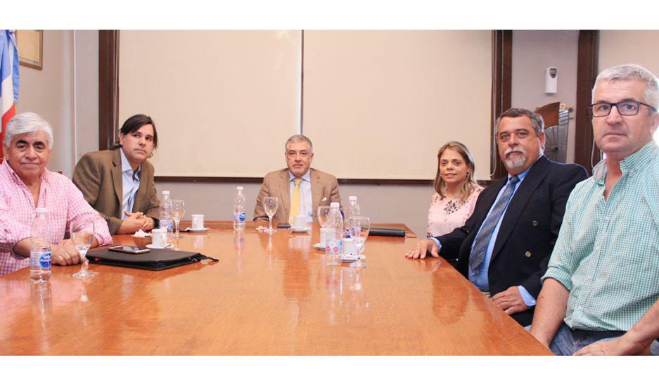 El presidente del Superior Tribunal de Justicia con representantes de la Asociación de Agrimensores de Santiago del Estero