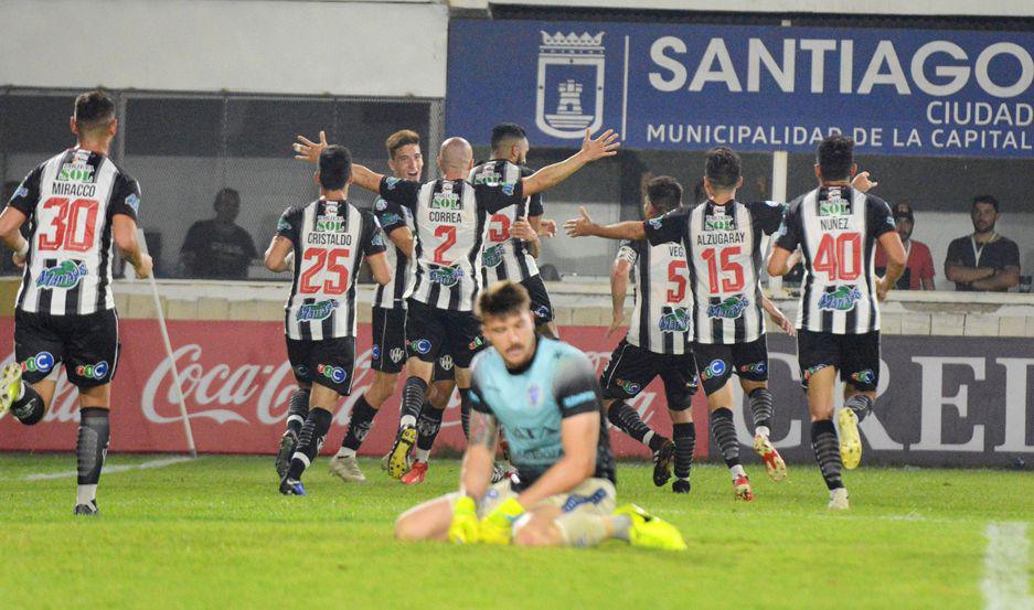 Central Coacuterdoba tuvo su premio en el cierre y cortoacute la racha negativa