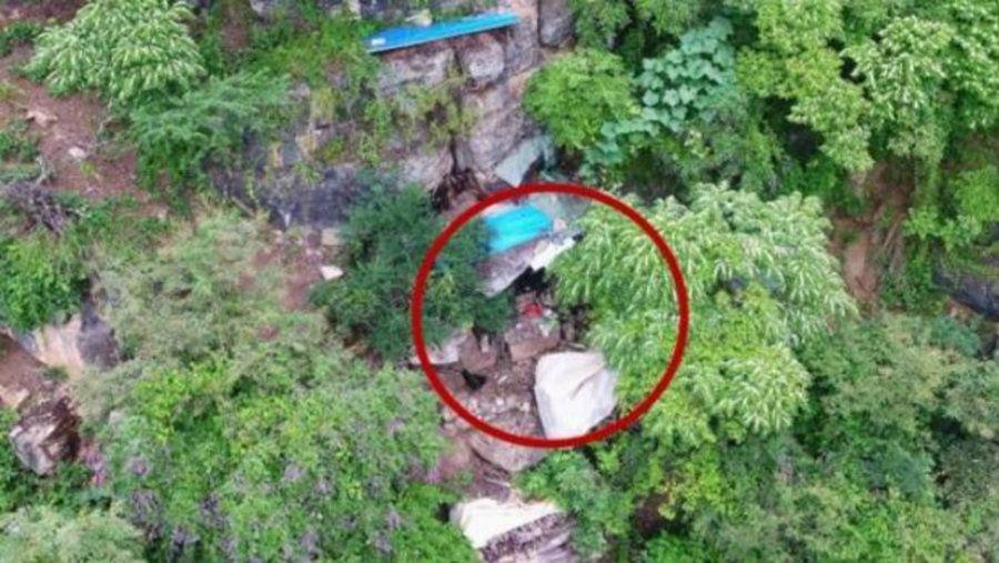 Un hombre que se encontraba proacutefugo hace 17 antildeos fue descubierto en una cueva por un dron