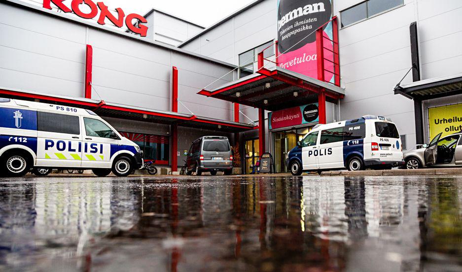 Un muerto y diez heridos en ataque en una escuela