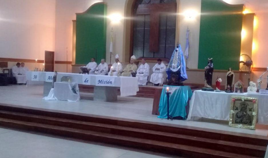 Los obispos Chaacutevez y Corral celebran los 50 antildeos de la iglesia Catedral de Antildeatuya