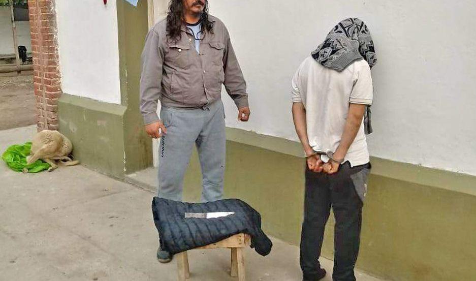 El acusado fue reducido y trasladado a la base de la
División Delitos Comunes