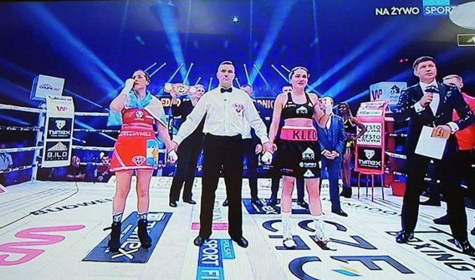 VIDEO  La boxeadora Soledad Mathysse perdioacute con la rival que la besoacute
