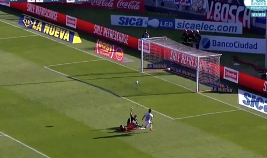 VIDEO  Miraacute la definicioacuten de Lisandro Alzugaray que terminoacute en el segundo gol