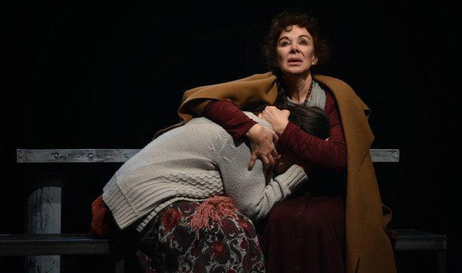 Patricia Palmer llega como una monja al teatro