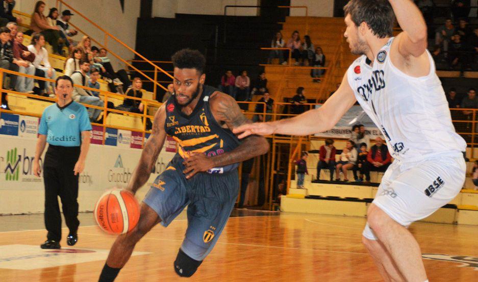 Oliacutempico vencioacute a Libertad de Sunchales y mantuvo el invicto