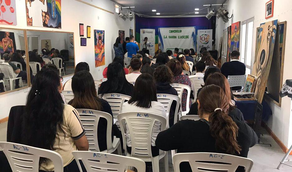 Alumnos de Nivel Secundario mostraron gran conocimiento por la ciudad a traveacutes de las letras