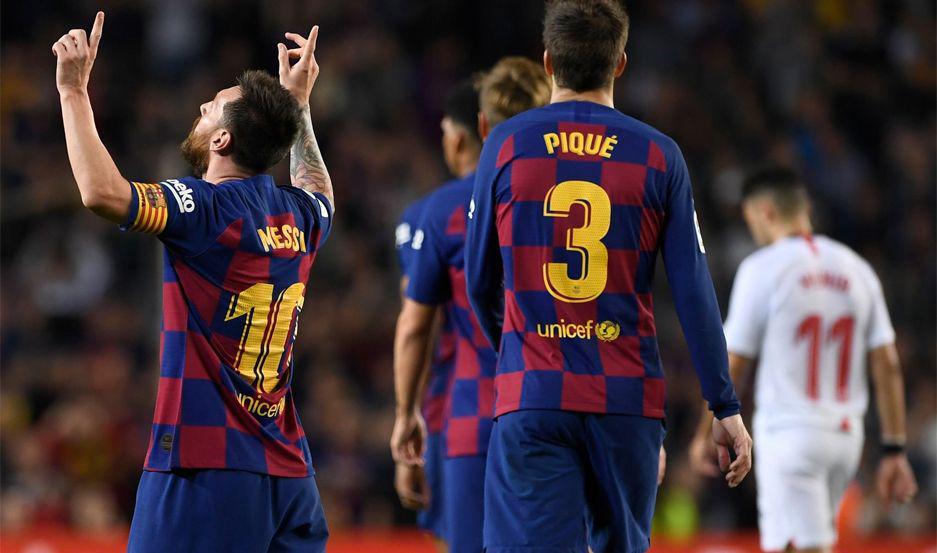 Lío Messi marcó de tiro libre su primer gol de la temporada y aportó para la goleada de su equipo