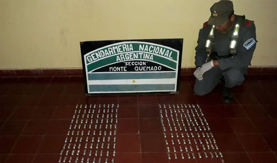 Sorprendieron a dos bolivianos con caacutepsulas de cocaiacutena adosadas al cuerpo