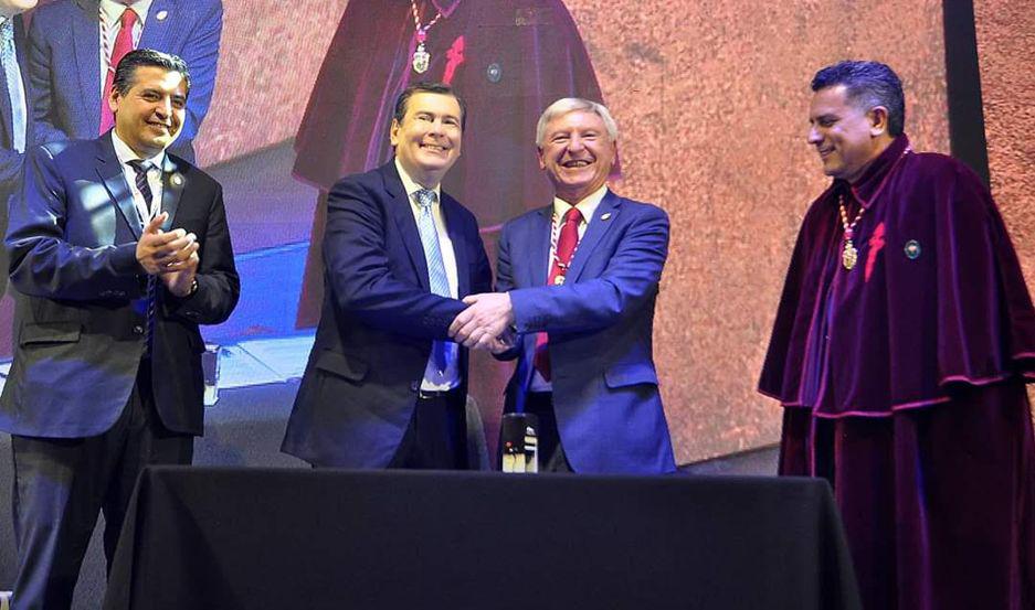 El Gobernador firmoacute acta con fundacioacuten de Espantildea para fortalecer el Turismo Religioso