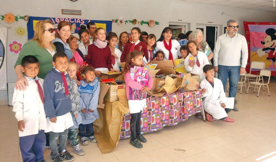 Los libros llegaron el miércoles a la Escuela N922 de La Totorilla