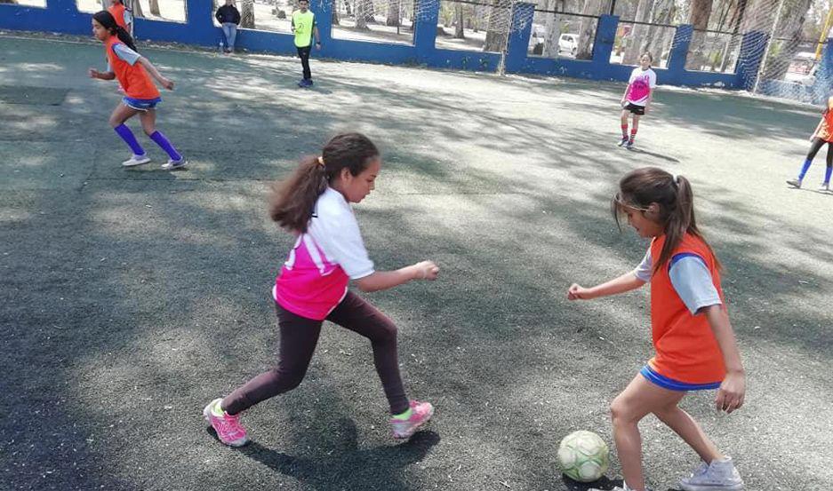 Las pequeñas niñas de las categorías 2006 a la 2014 tendr�n
la chance de participar en este novedoso campeonato de f�tbol infantil