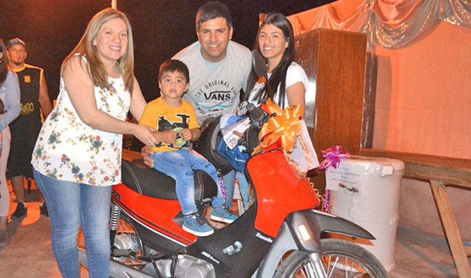 Colonia Dora ya prepara la fiesta del Diacutea de la Madre