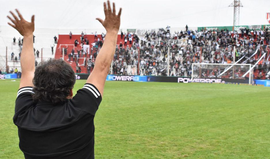 OFRENDA Gustavo Coleoni le dedicó el triunfo a los hinchas ferroviarios y les pidió que sueñen y disfruten con este equipo que sigue haciendo historia