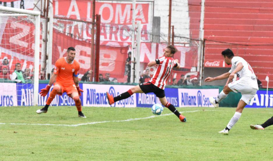 DEFINICIÓN El zurdazo de Gervasio N�ñez se transformar� en el gol del triunfo y la clasificación a semifinales de Central Córdoba El Yacaré lo hizo
