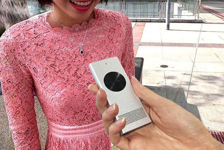 Un ingenioso invento japoneacutes que te permite hablar inmediatamente en maacutes de 40 idiomas