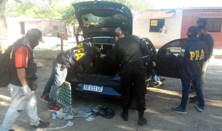 Gendarme saltentildeo con licencia psiquiaacutetrica lideraba banda narco con cocaiacutena armas y doacutelares