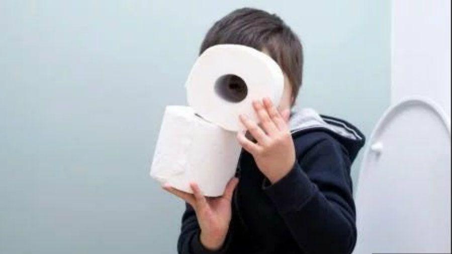 Maestra ensentildea ldquoel trucordquo para que nintildeos aprendan a limpiarse bien la cola