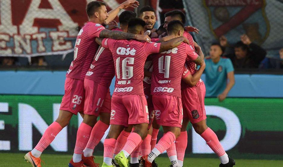 El Arse jugó mejor el primer tiempo y dominó a los de Gallardo